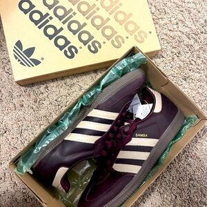 adidas samba OG originals in maroon/crystal sand/gold. Sold out on website!